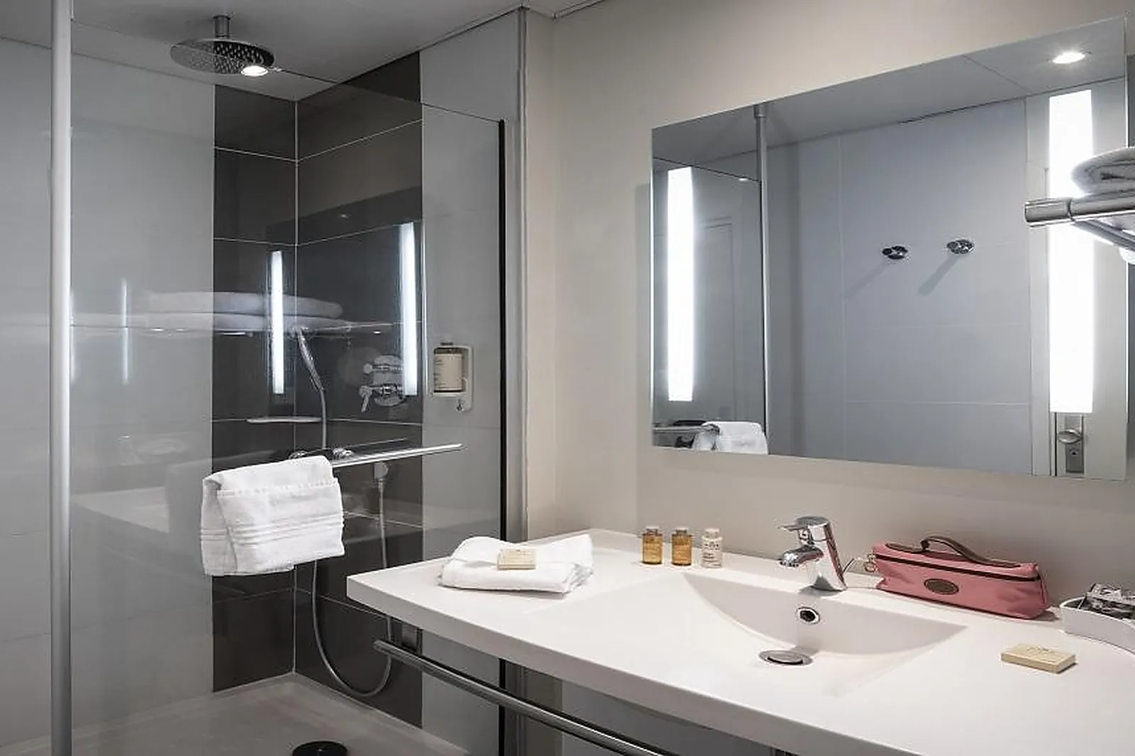 Hôtel, HÔTEL MERCURE LILLE AÉROPORT