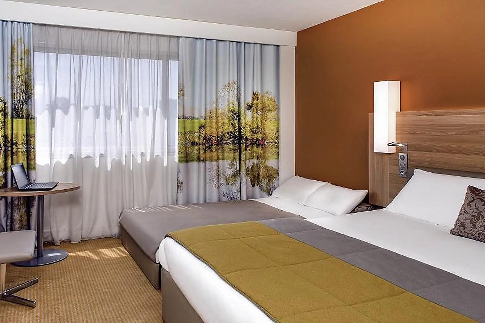 Lieux événementiels, HÔTEL MERCURE MÂCON BORD DE SAÔNE