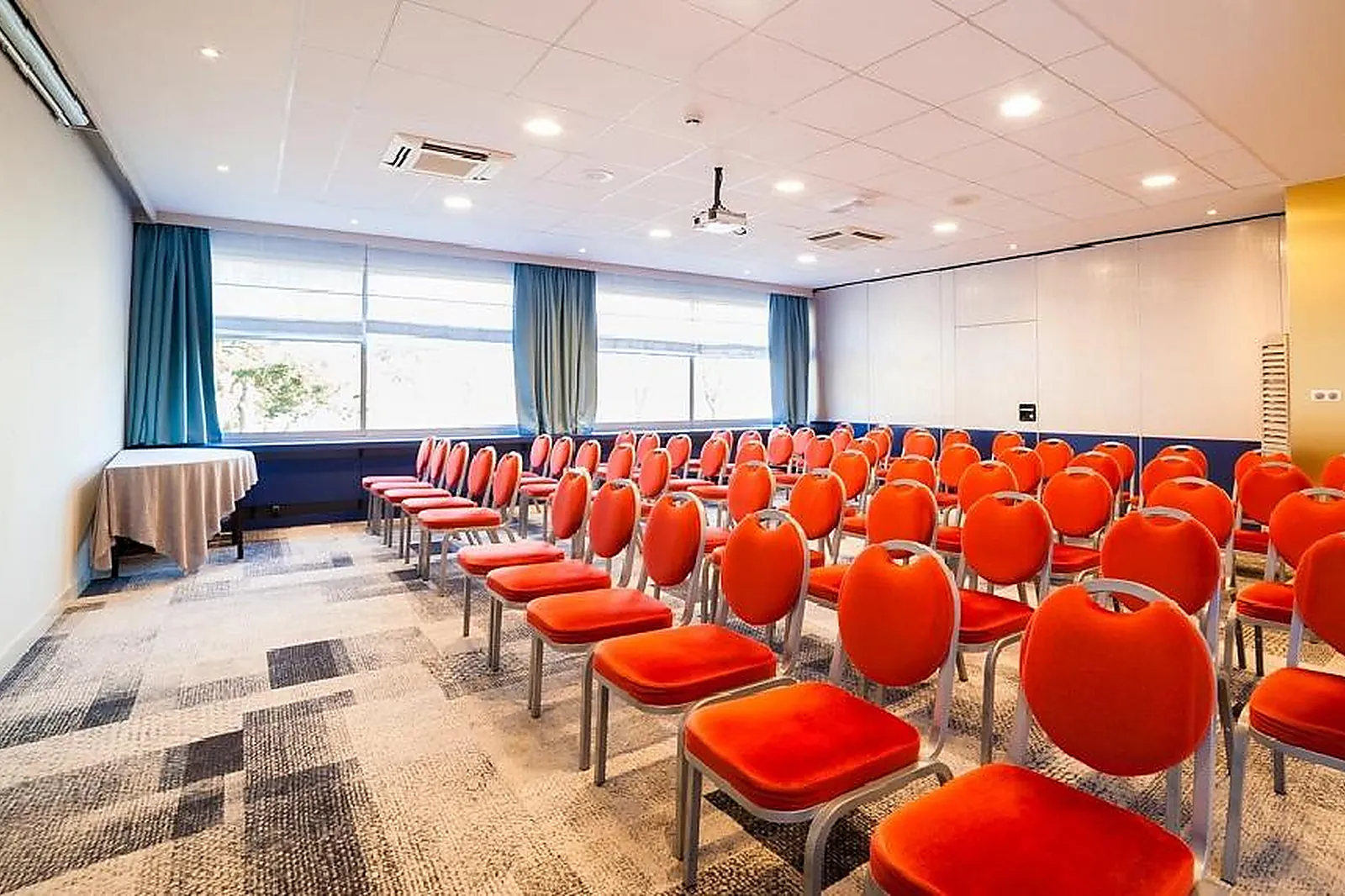 Lieux événementiels, HÔTEL MERCURE MÂCON BORD DE SAÔNE