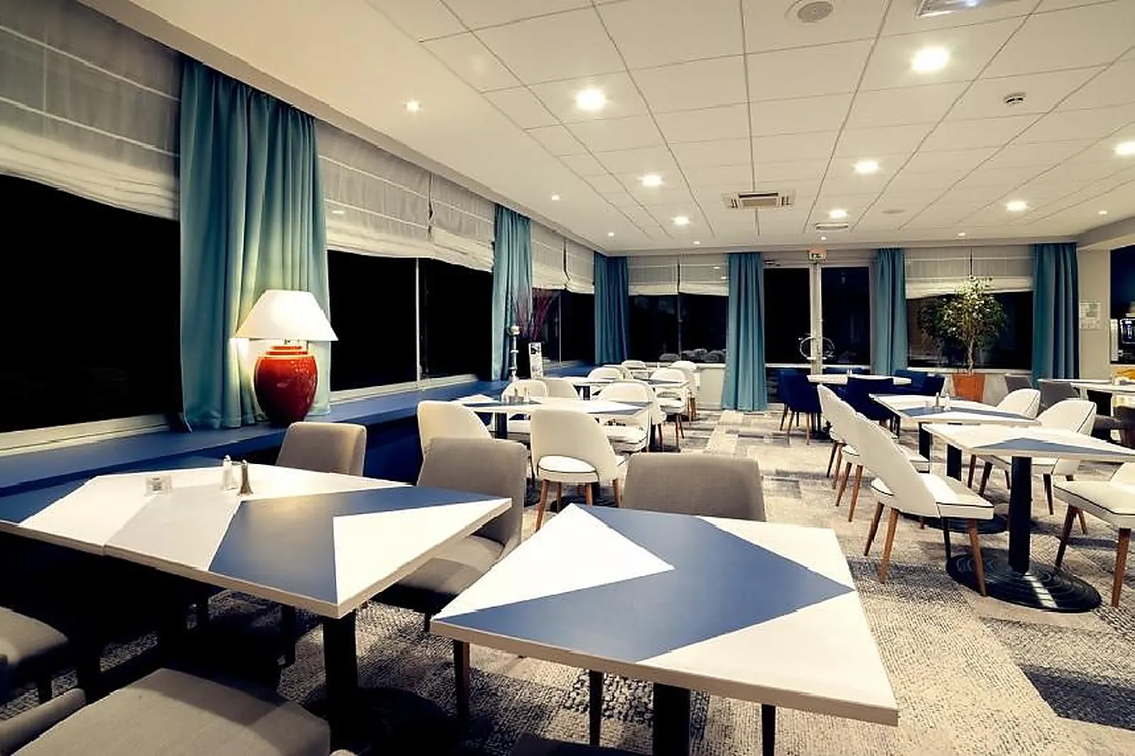 Lieux événementiels, HÔTEL MERCURE MÂCON BORD DE SAÔNE