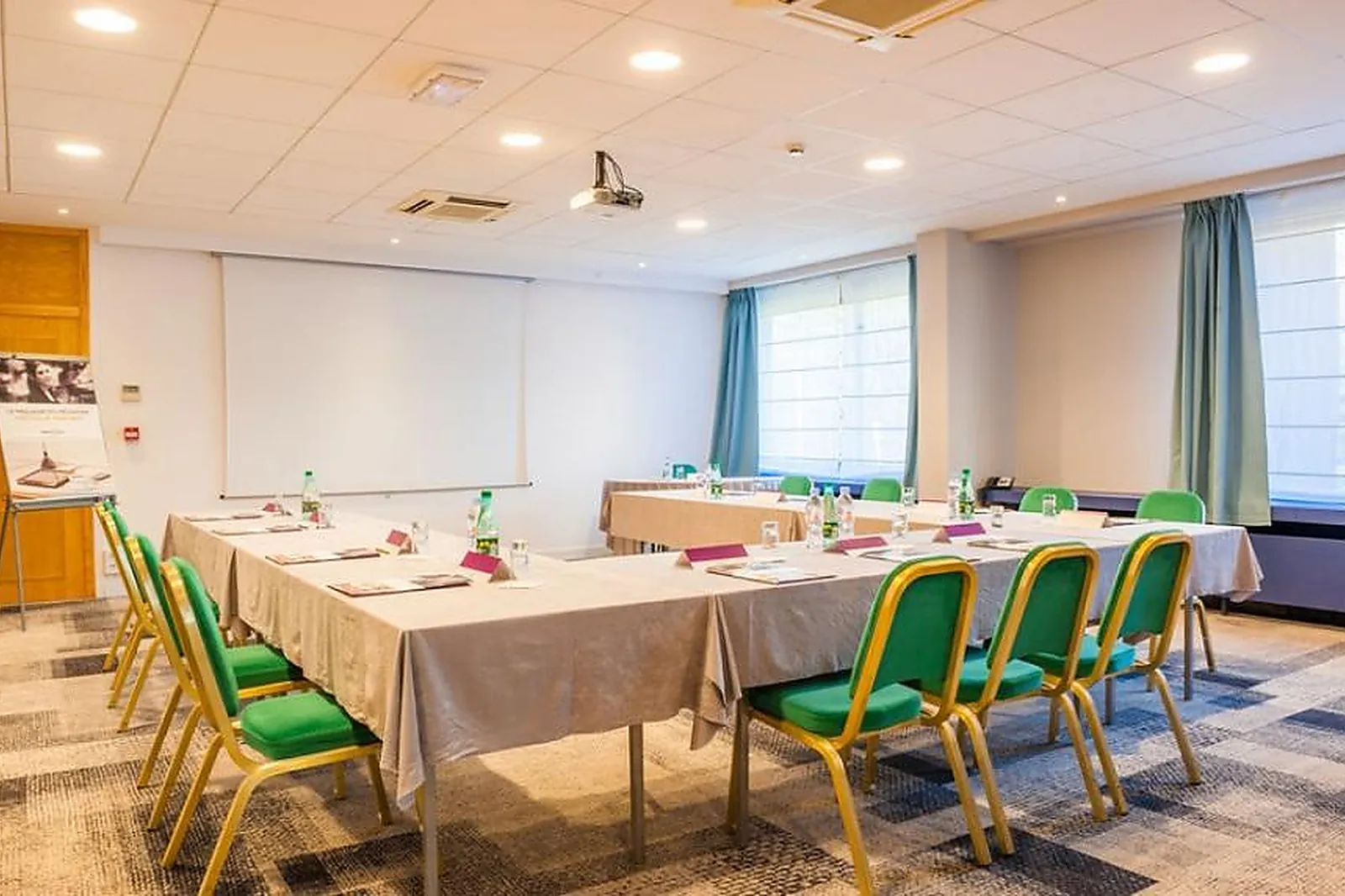 Lieux événementiels, HÔTEL MERCURE MÂCON BORD DE SAÔNE