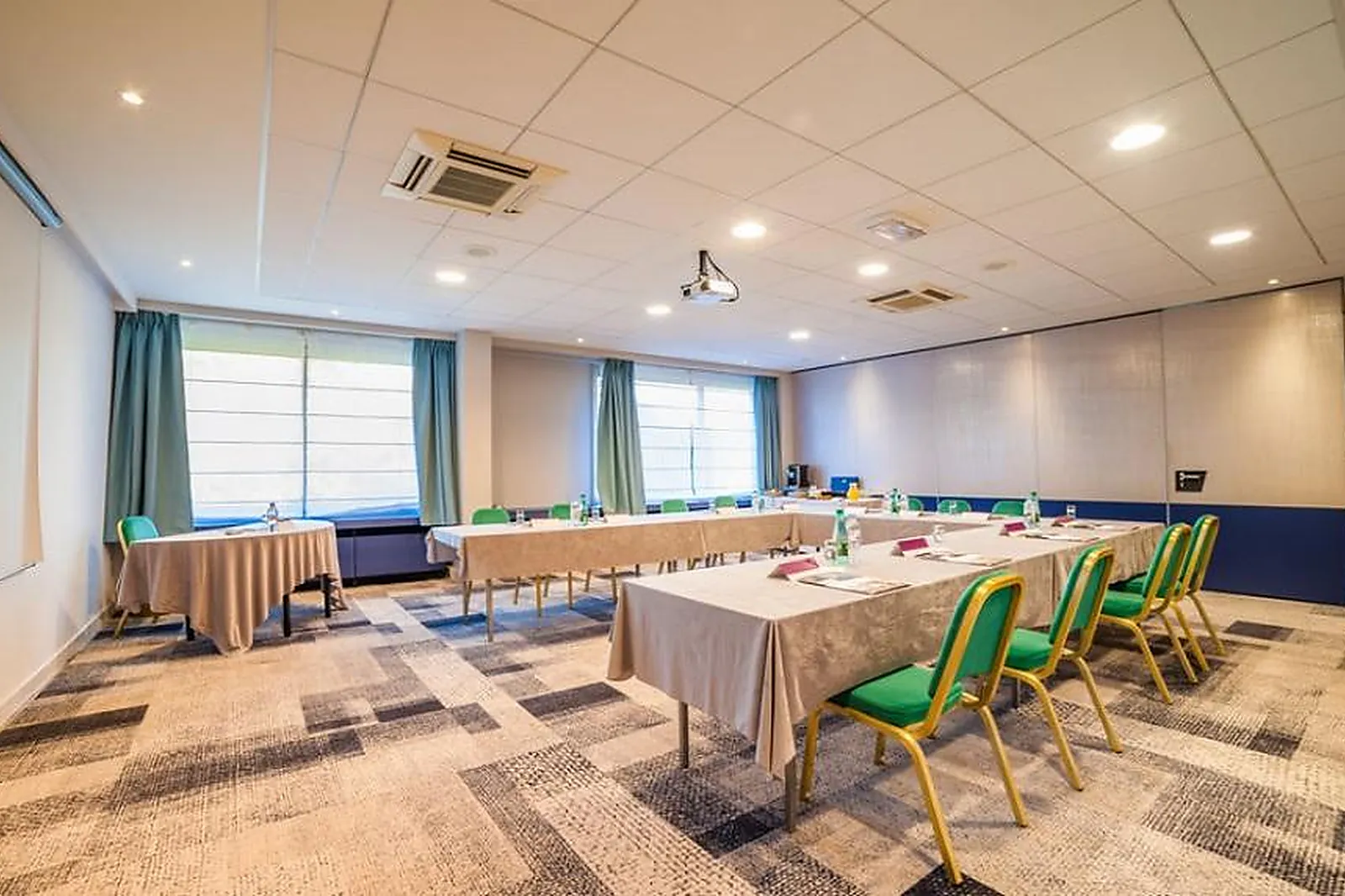 Lieux événementiels, HÔTEL MERCURE MÂCON BORD DE SAÔNE