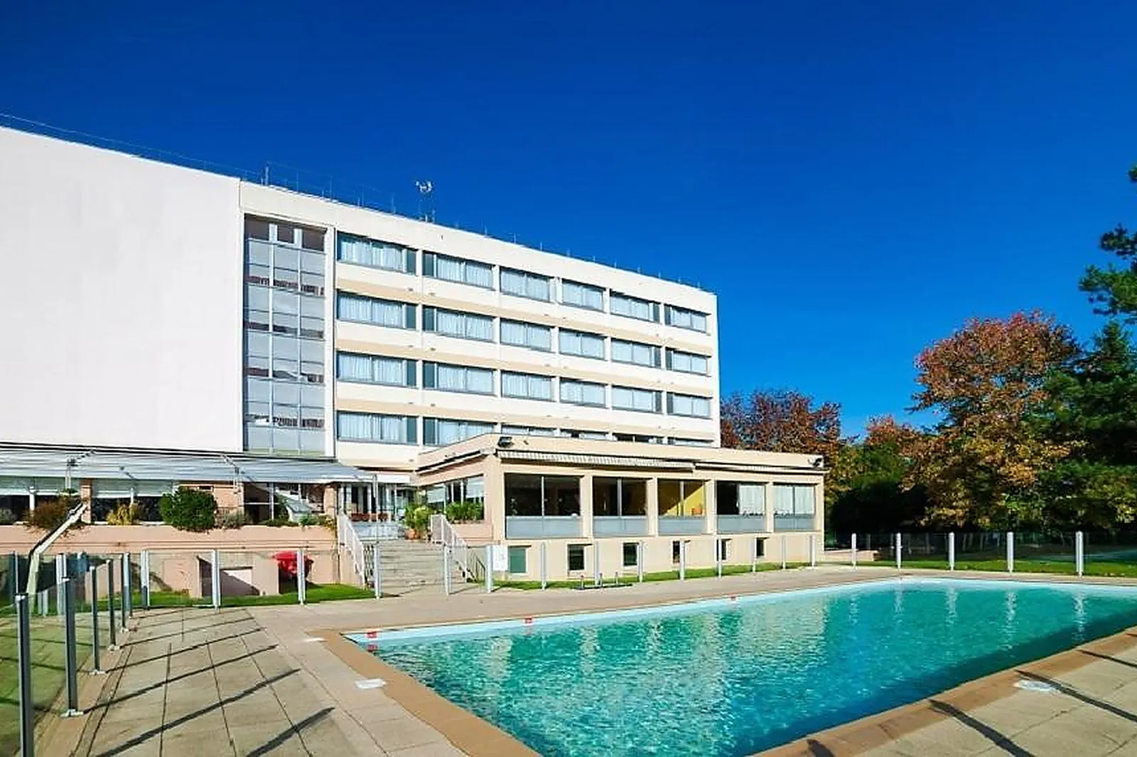 Lieux événementiels, HÔTEL MERCURE MÂCON BORD DE SAÔNE