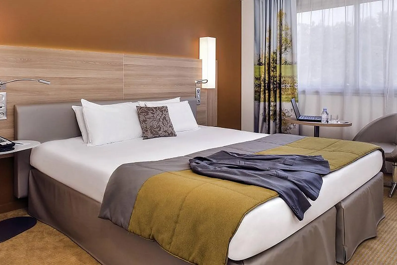 Lieux événementiels, HÔTEL MERCURE MÂCON BORD DE SAÔNE