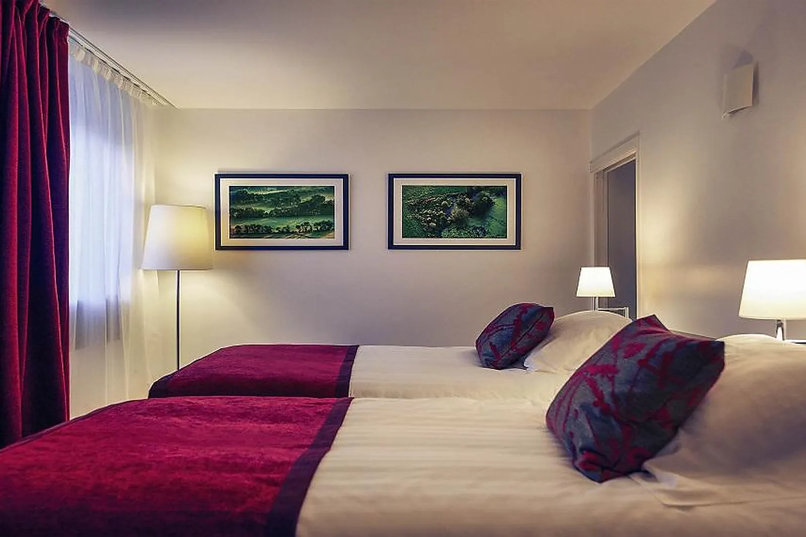 Lieux événementiels, HÔTEL MERCURE VILLEFRANCHE EN BEAUJOLAIS ICI & LÀ