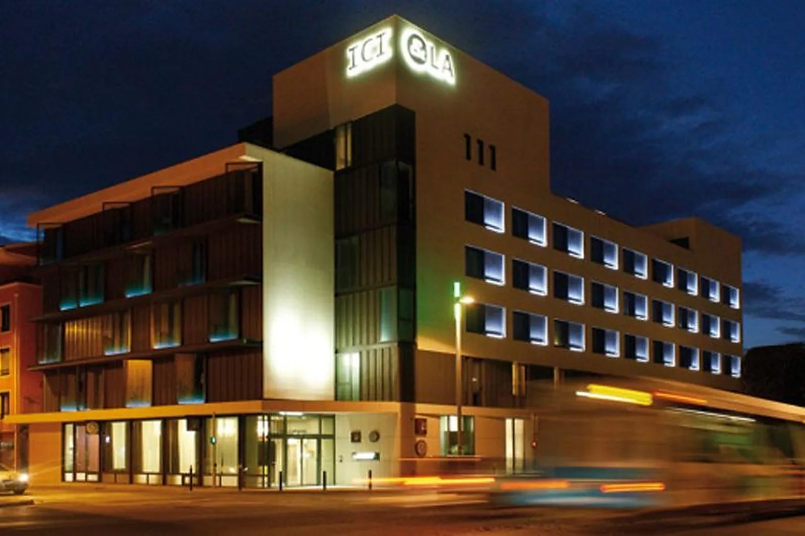 Lieux événementiels, HÔTEL MERCURE VILLEFRANCHE EN BEAUJOLAIS ICI & LÀ