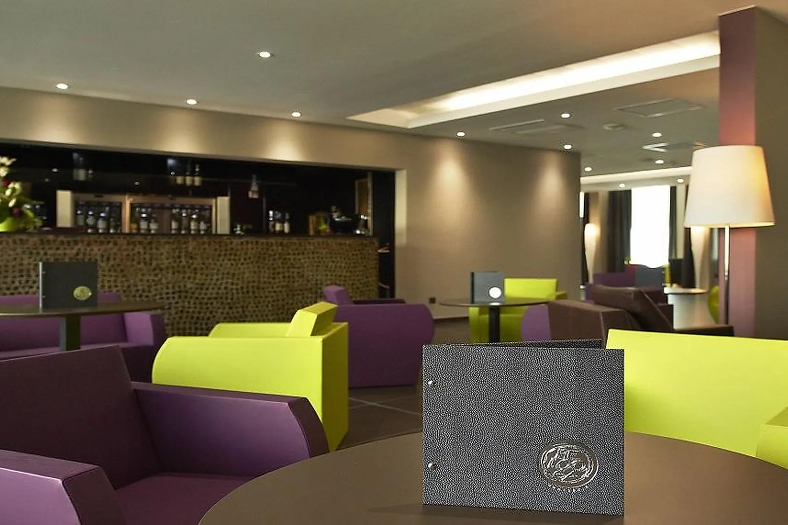 Lieux événementiels, HÔTEL MERCURE VILLEFRANCHE EN BEAUJOLAIS ICI & LÀ