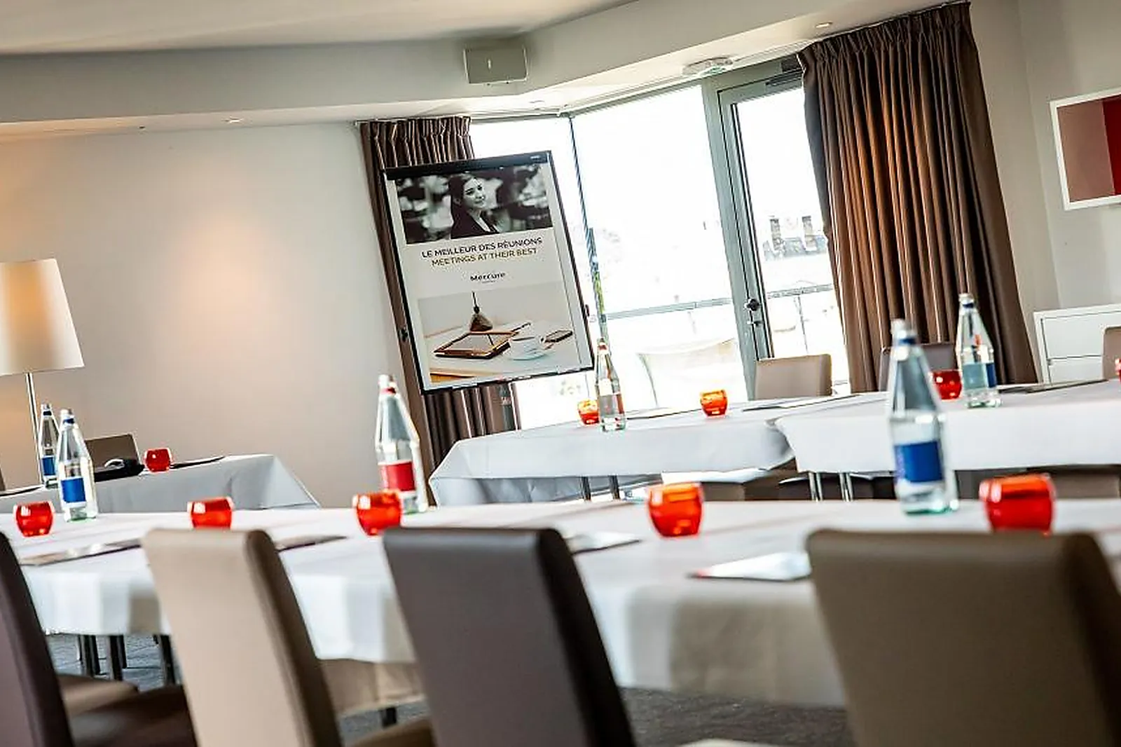 Lieux événementiels, HÔTEL MERCURE VILLEFRANCHE EN BEAUJOLAIS ICI & LÀ