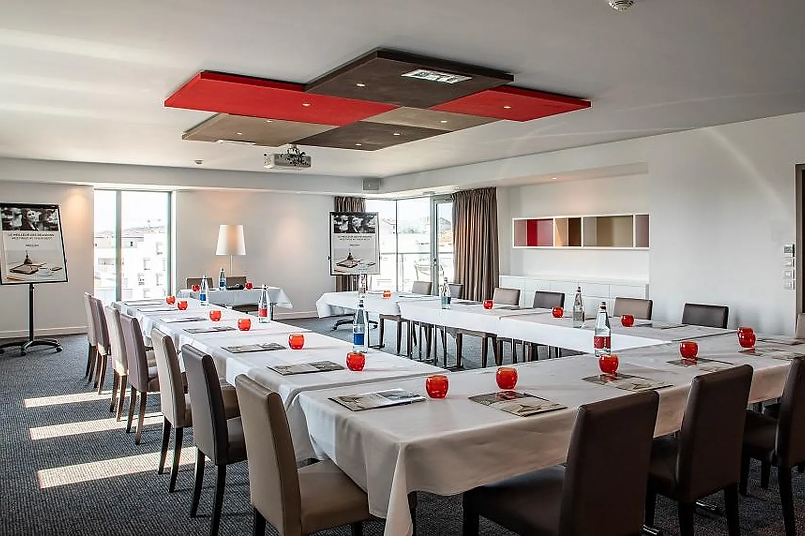 Lieux événementiels, HÔTEL MERCURE VILLEFRANCHE EN BEAUJOLAIS ICI & LÀ