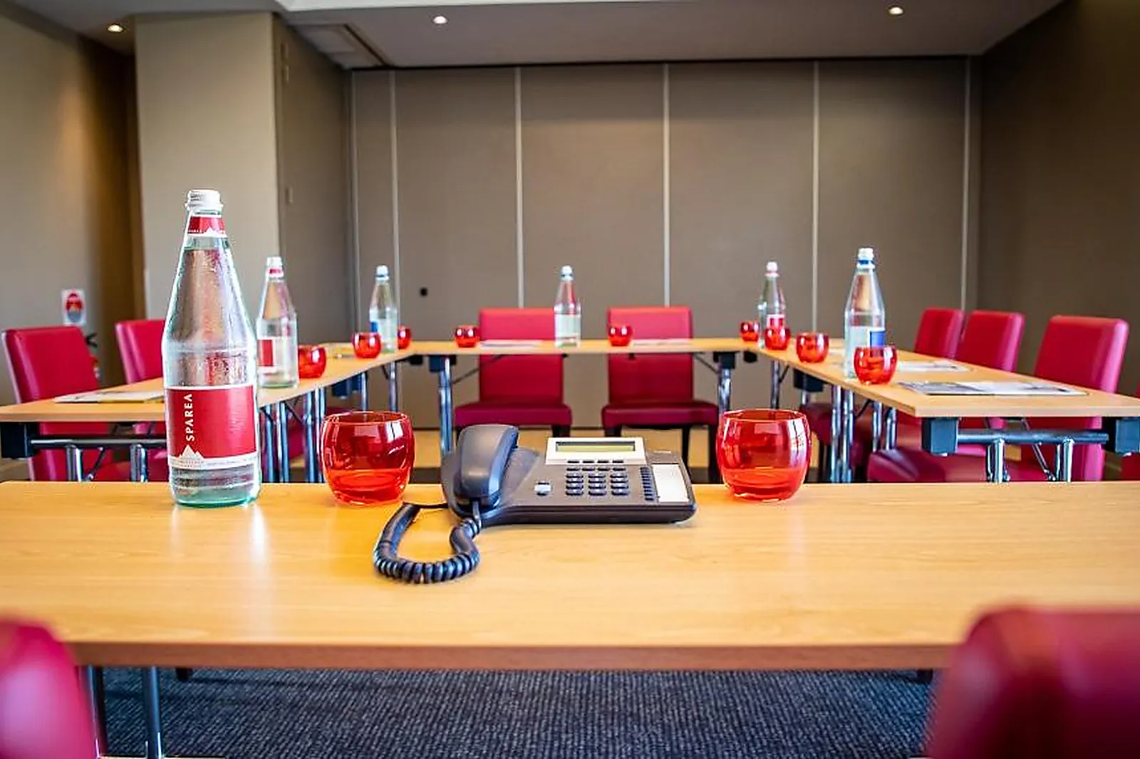 Lieux événementiels, HÔTEL MERCURE VILLEFRANCHE EN BEAUJOLAIS ICI & LÀ