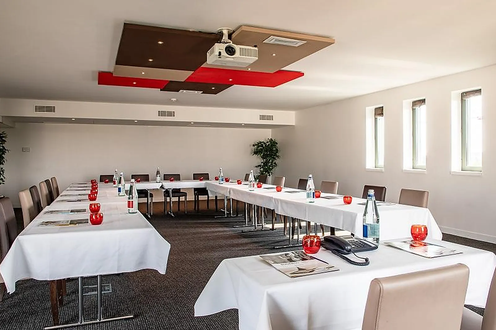 Lieux événementiels, HÔTEL MERCURE VILLEFRANCHE EN BEAUJOLAIS ICI & LÀ