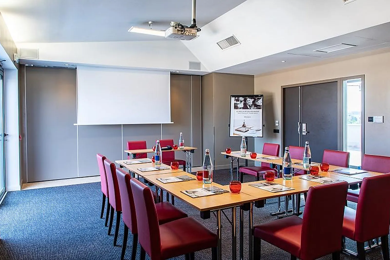 Lieux événementiels, HÔTEL MERCURE VILLEFRANCHE EN BEAUJOLAIS ICI & LÀ