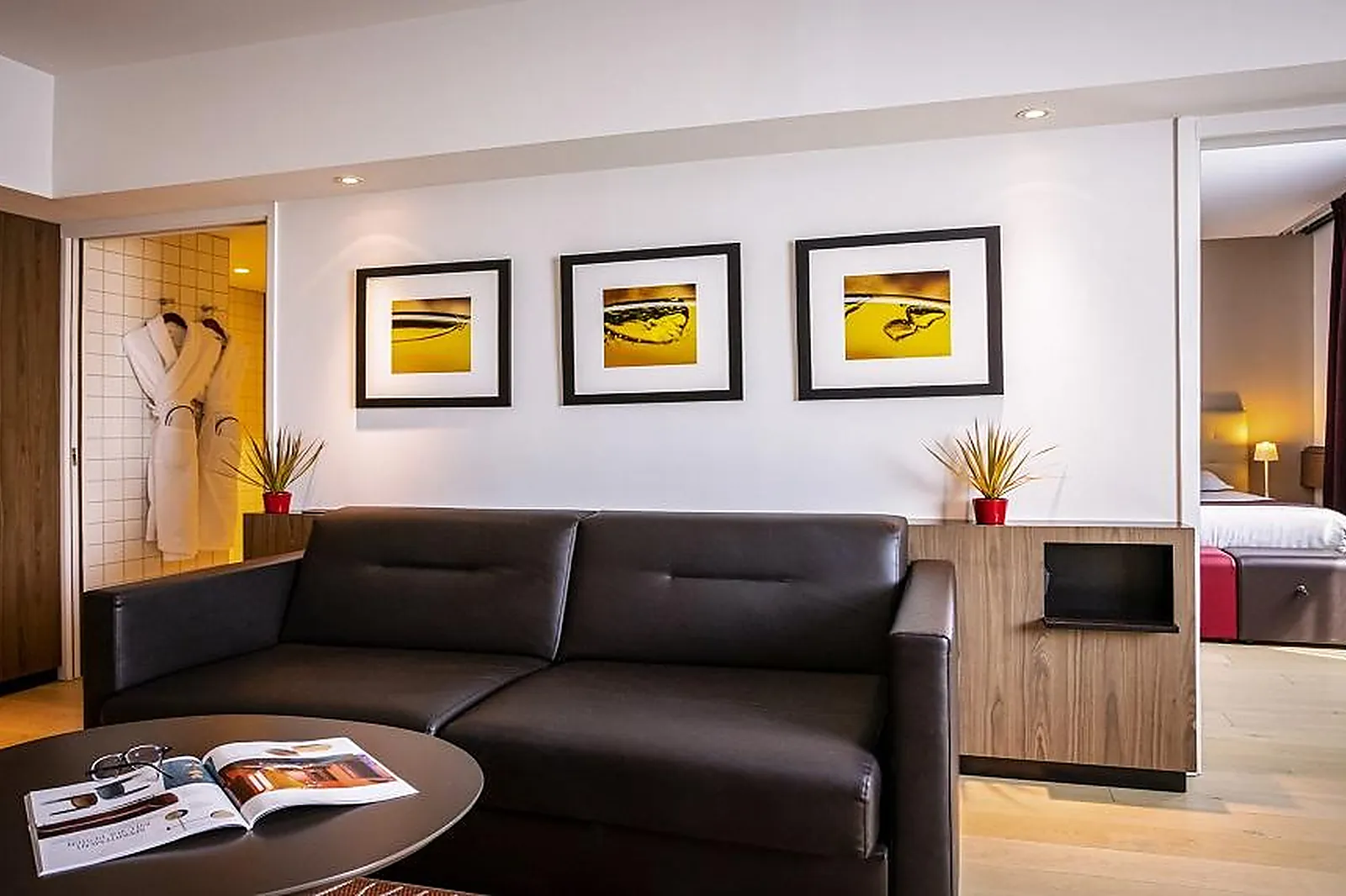 Lieux événementiels, HÔTEL MERCURE VILLEFRANCHE EN BEAUJOLAIS ICI & LÀ