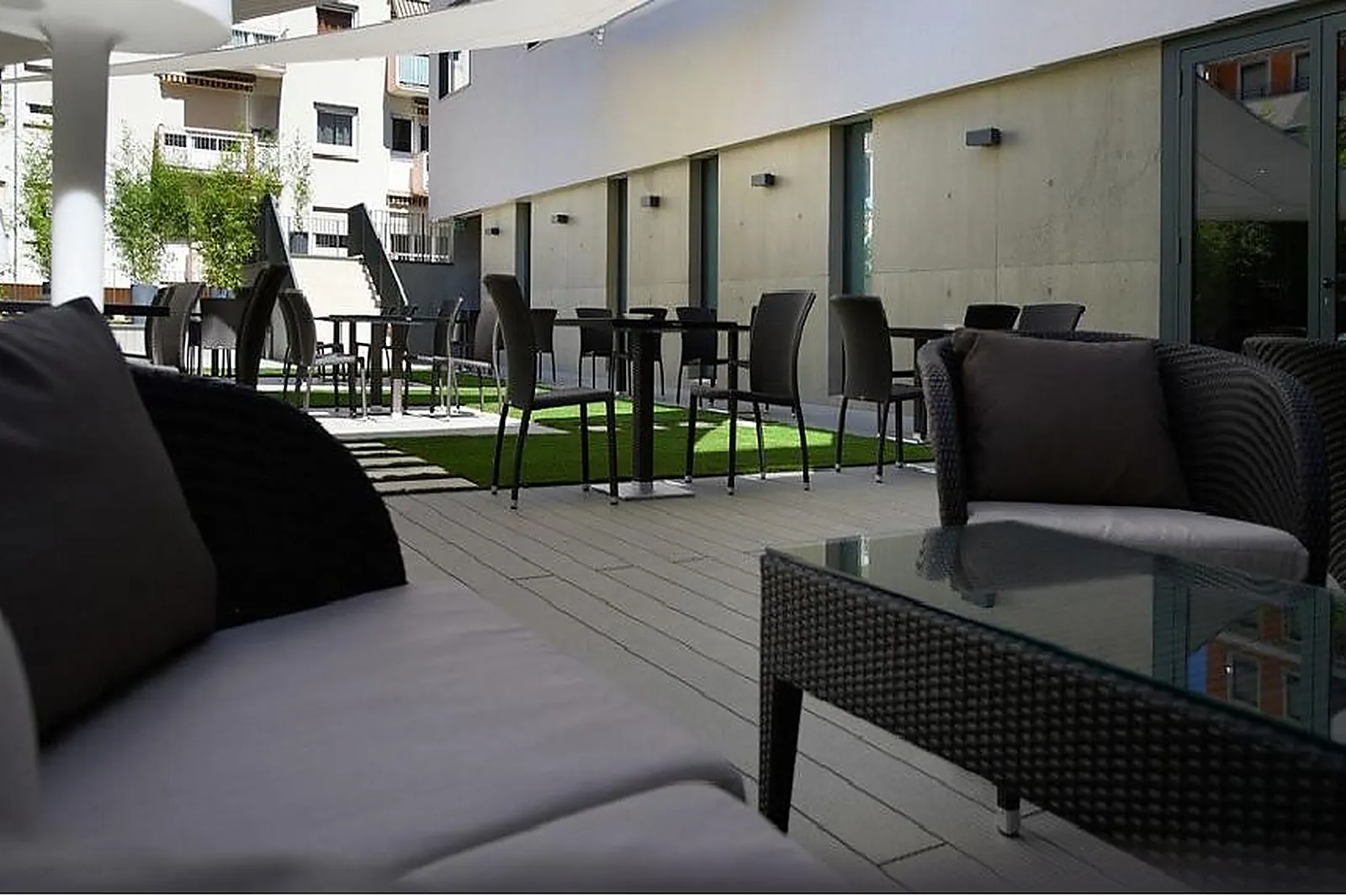 Lieux événementiels, HÔTEL MERCURE VILLEFRANCHE EN BEAUJOLAIS ICI & LÀ