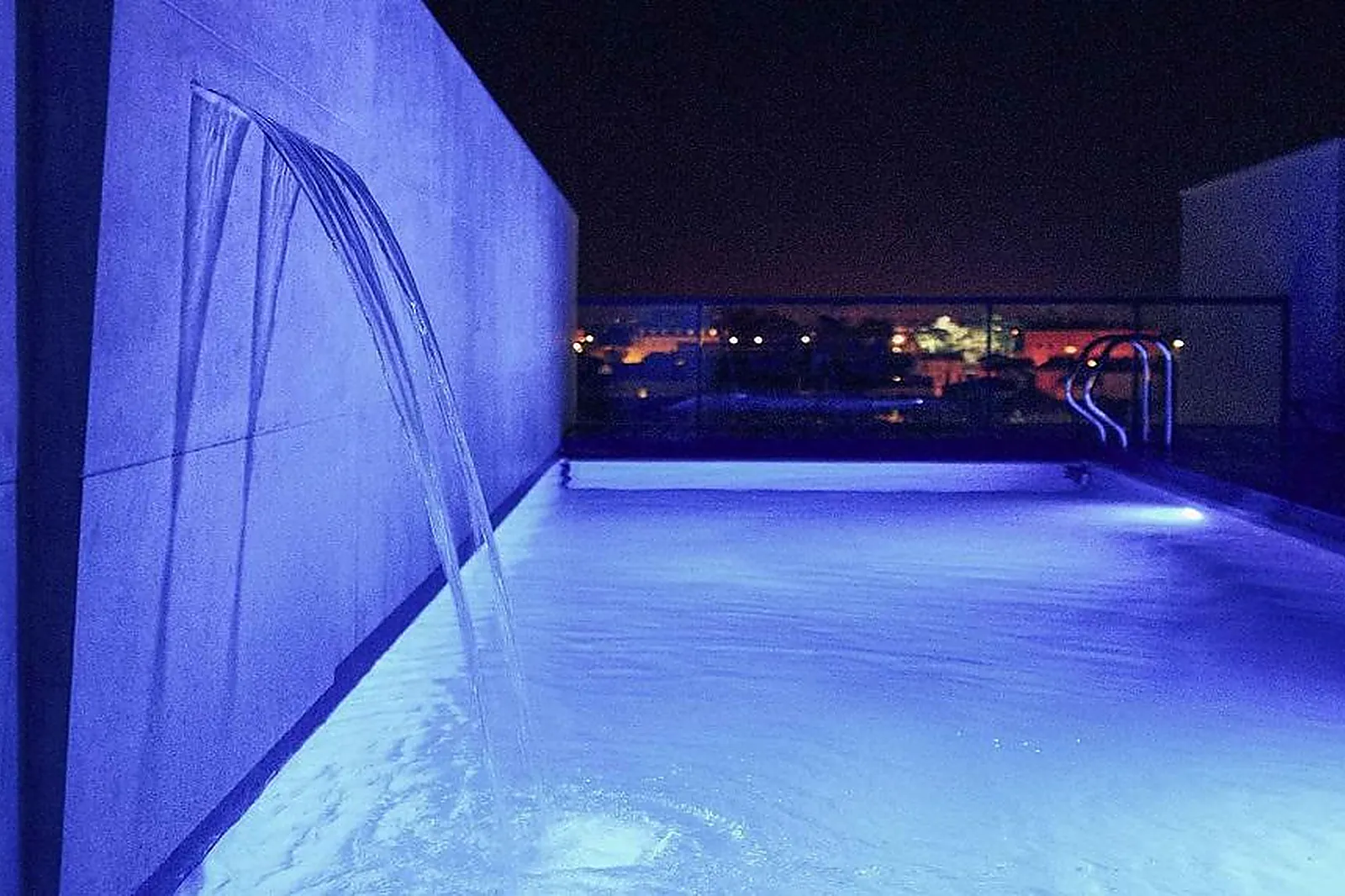 Lieux événementiels, HÔTEL MERCURE VILLEFRANCHE EN BEAUJOLAIS ICI & LÀ