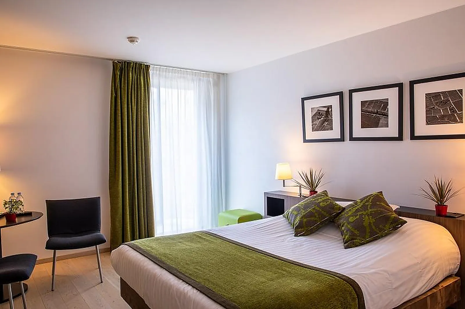 Lieux événementiels, HÔTEL MERCURE VILLEFRANCHE EN BEAUJOLAIS ICI & LÀ