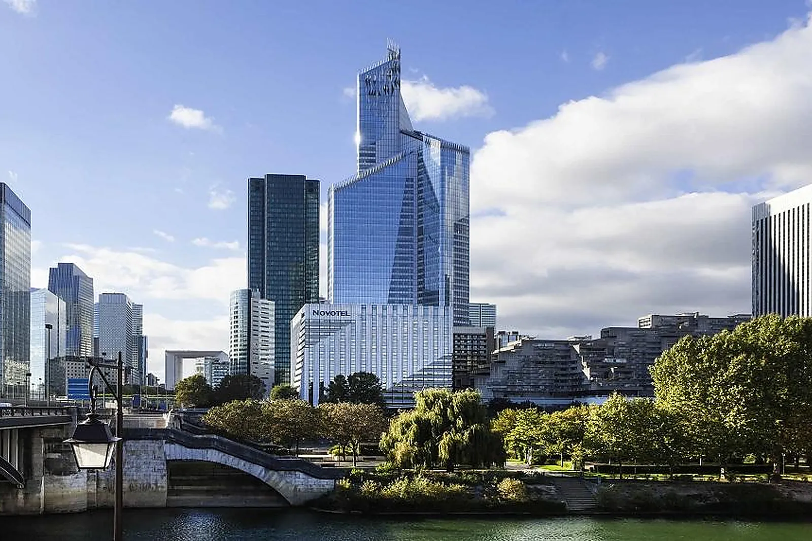 Lieux événementiels, HÔTEL NOVOTEL PARIS LA DÉFENSE ESPLANADE