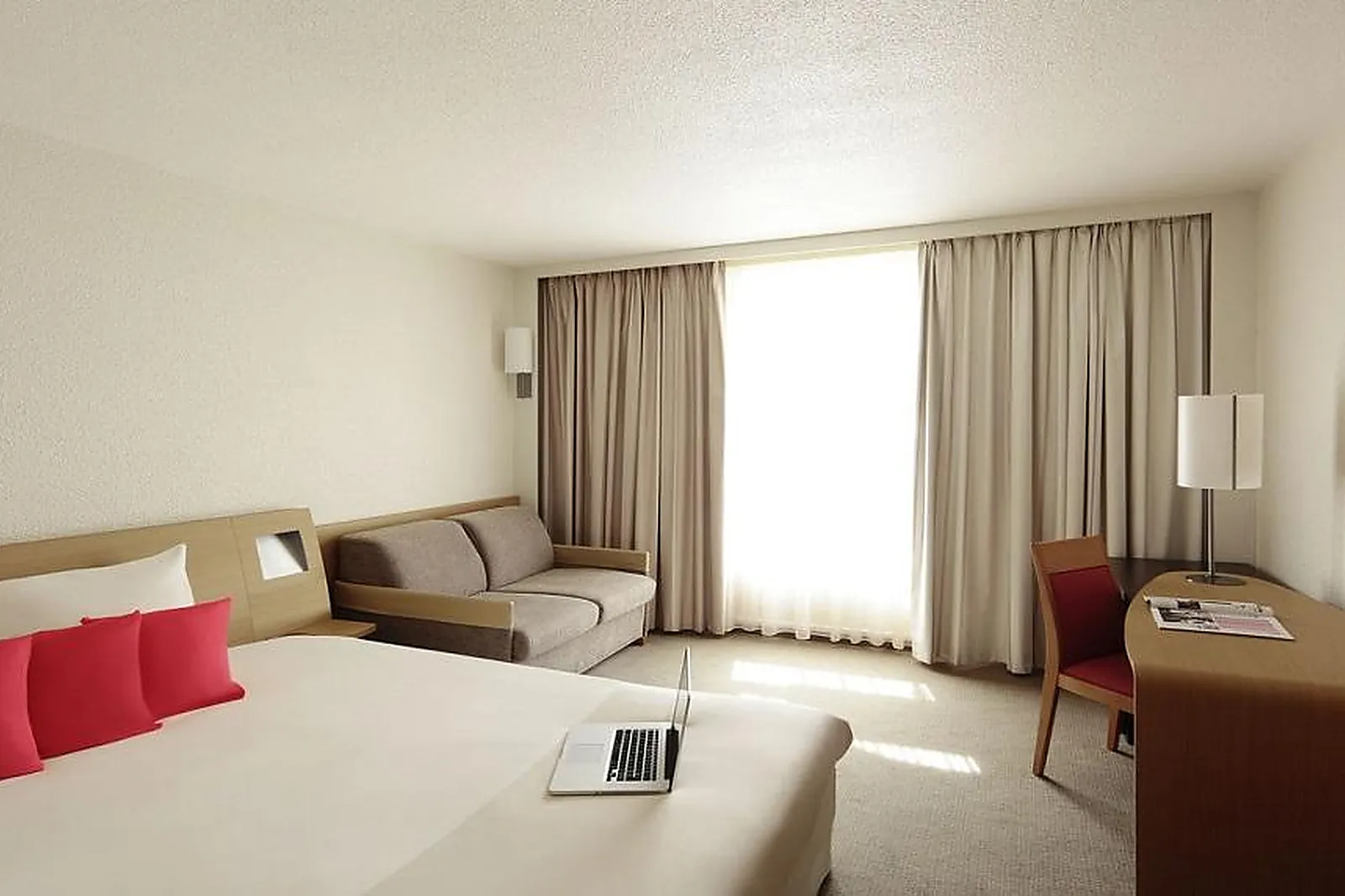 Hôtel, HÔTEL NOVOTEL PARIS PONT DE SÈVRES