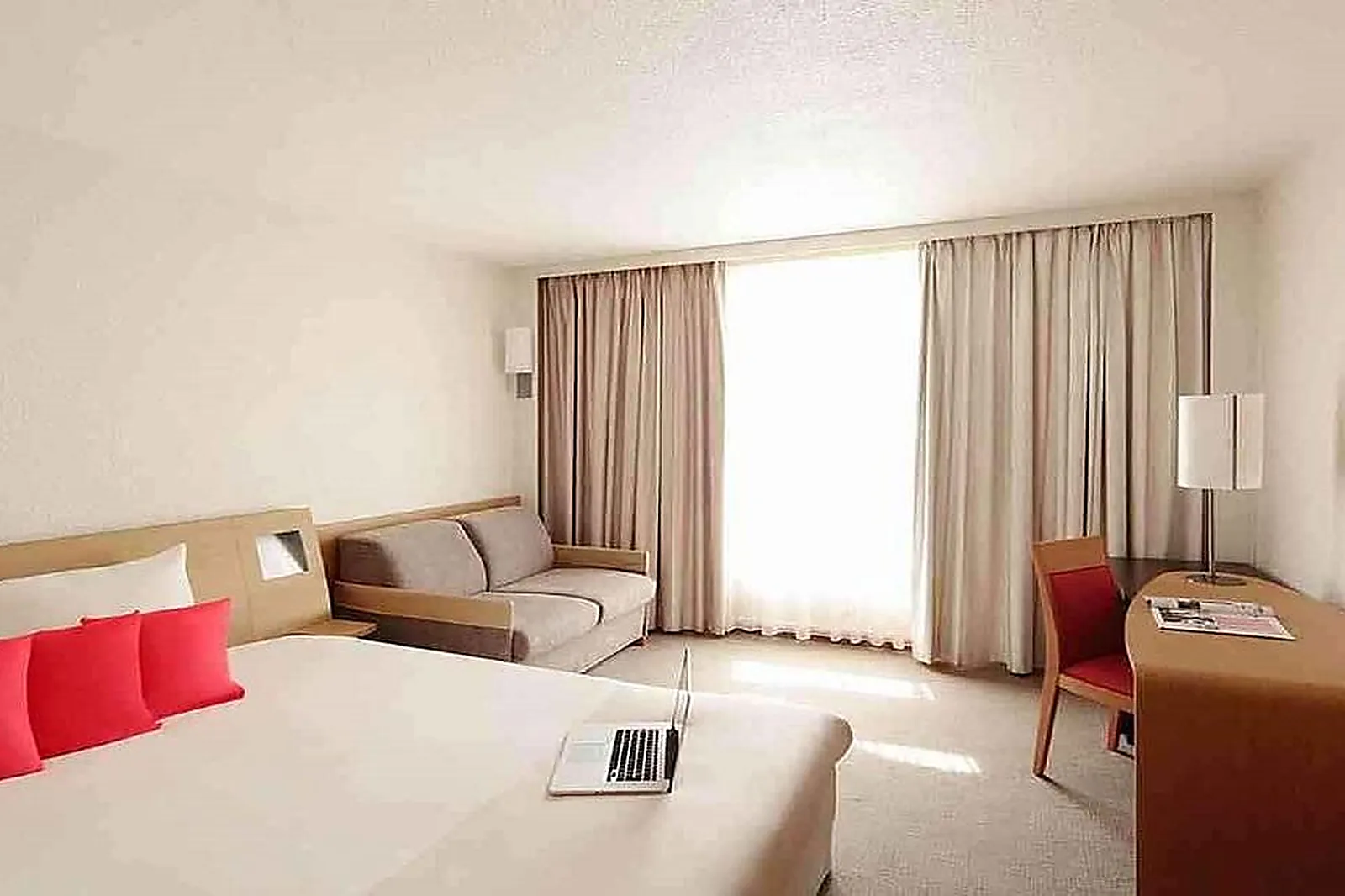 Lieux événementiels, HÔTEL NOVOTEL PERPIGNAN RIVESALTES