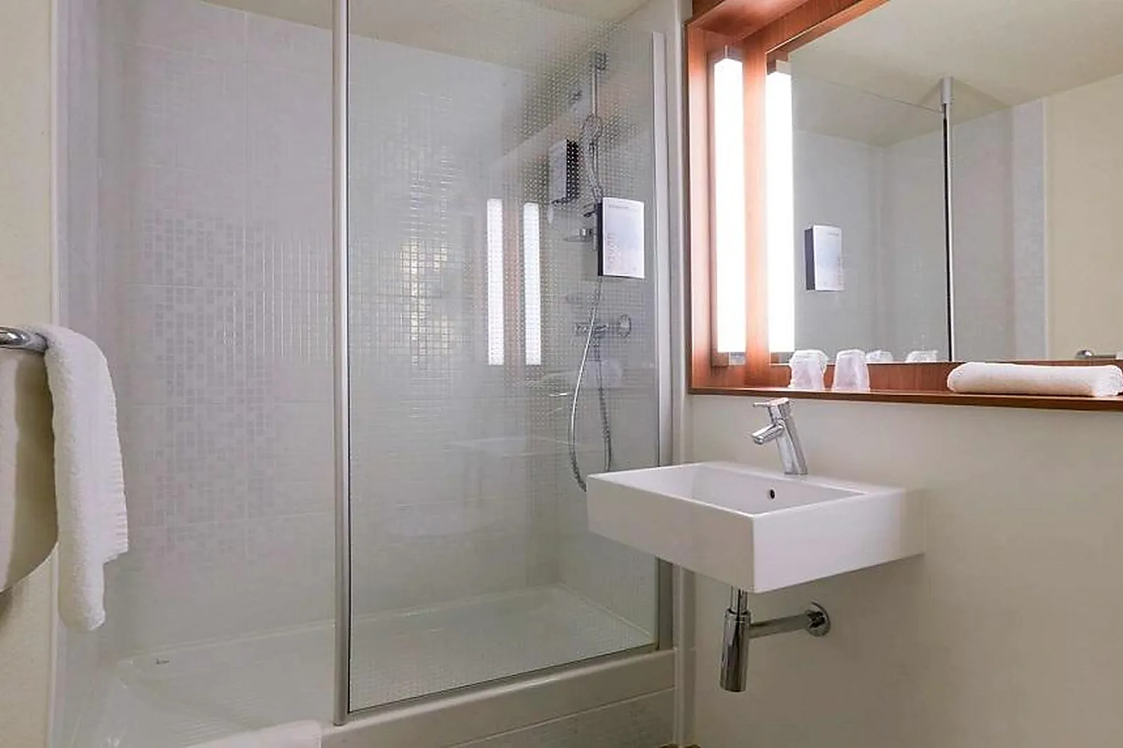 Lieux événementiels, HÔTEL RESTAURANT CAMPANILE CLERMONT-FERRAND LE BRÉZET