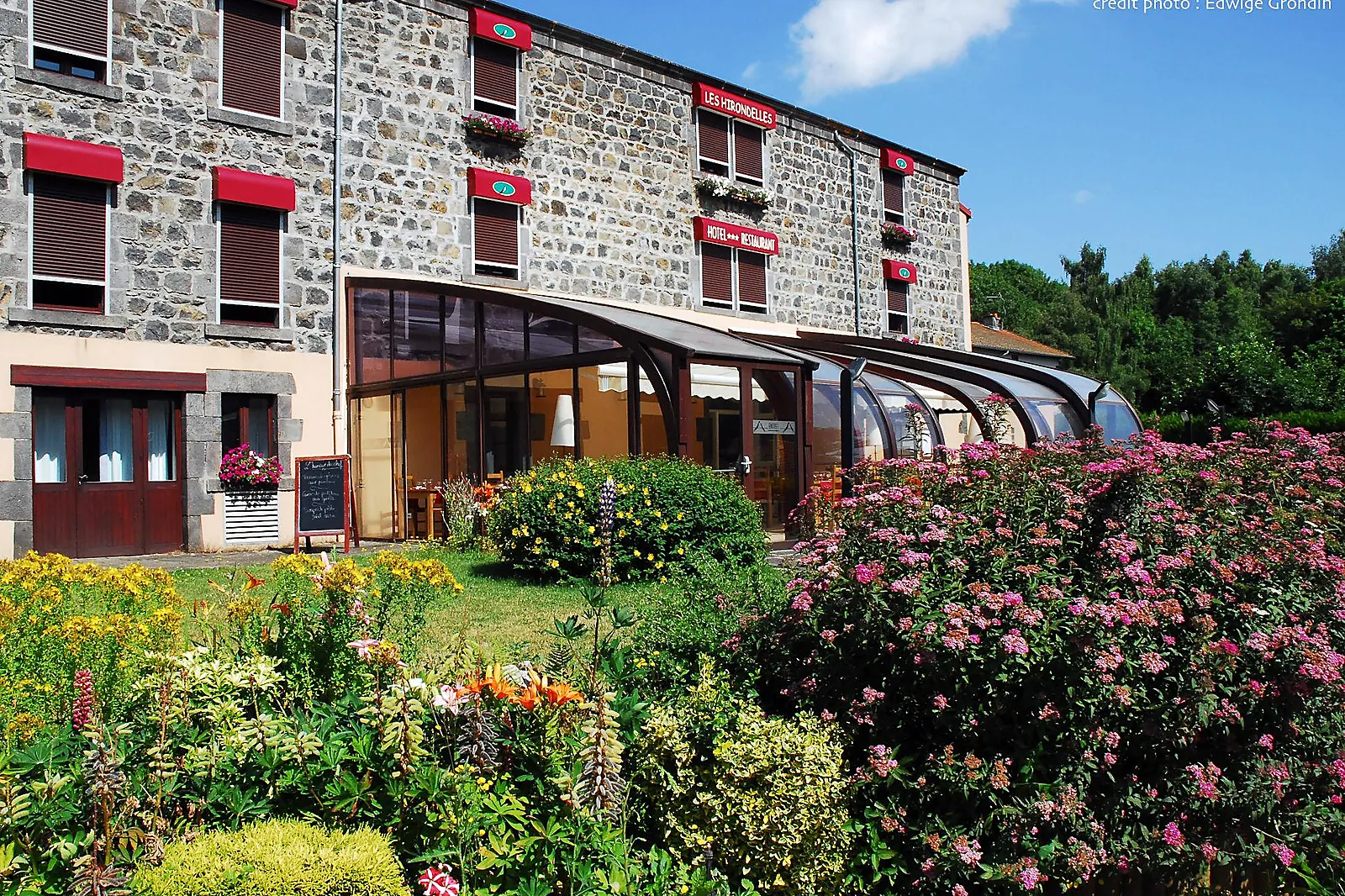 Hôtel, HÔTEL-RESTAURANT LES HIRONDELLES