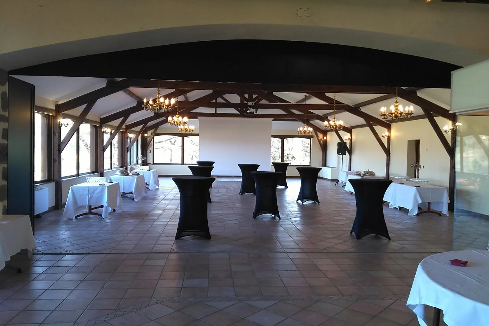 Hôtel, HÔTEL-RESTAURANT DU CHÂTEAU DE SALLES