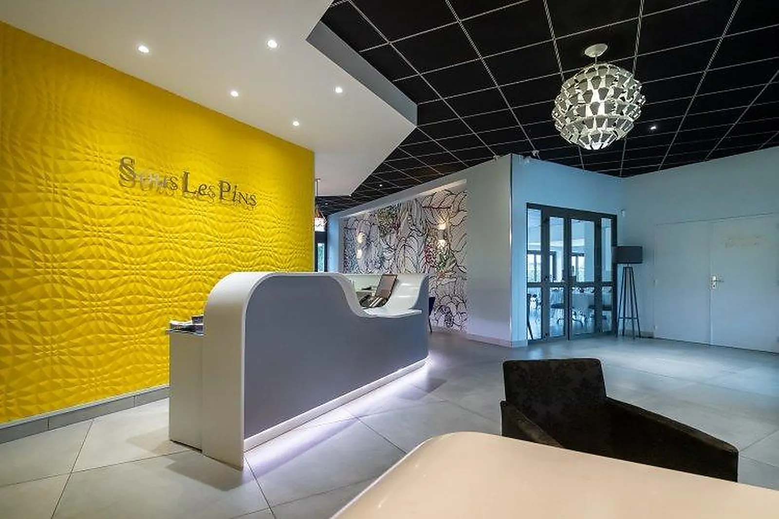 Hôtel, HÔTEL RESTAURANT SOUS LES PINS