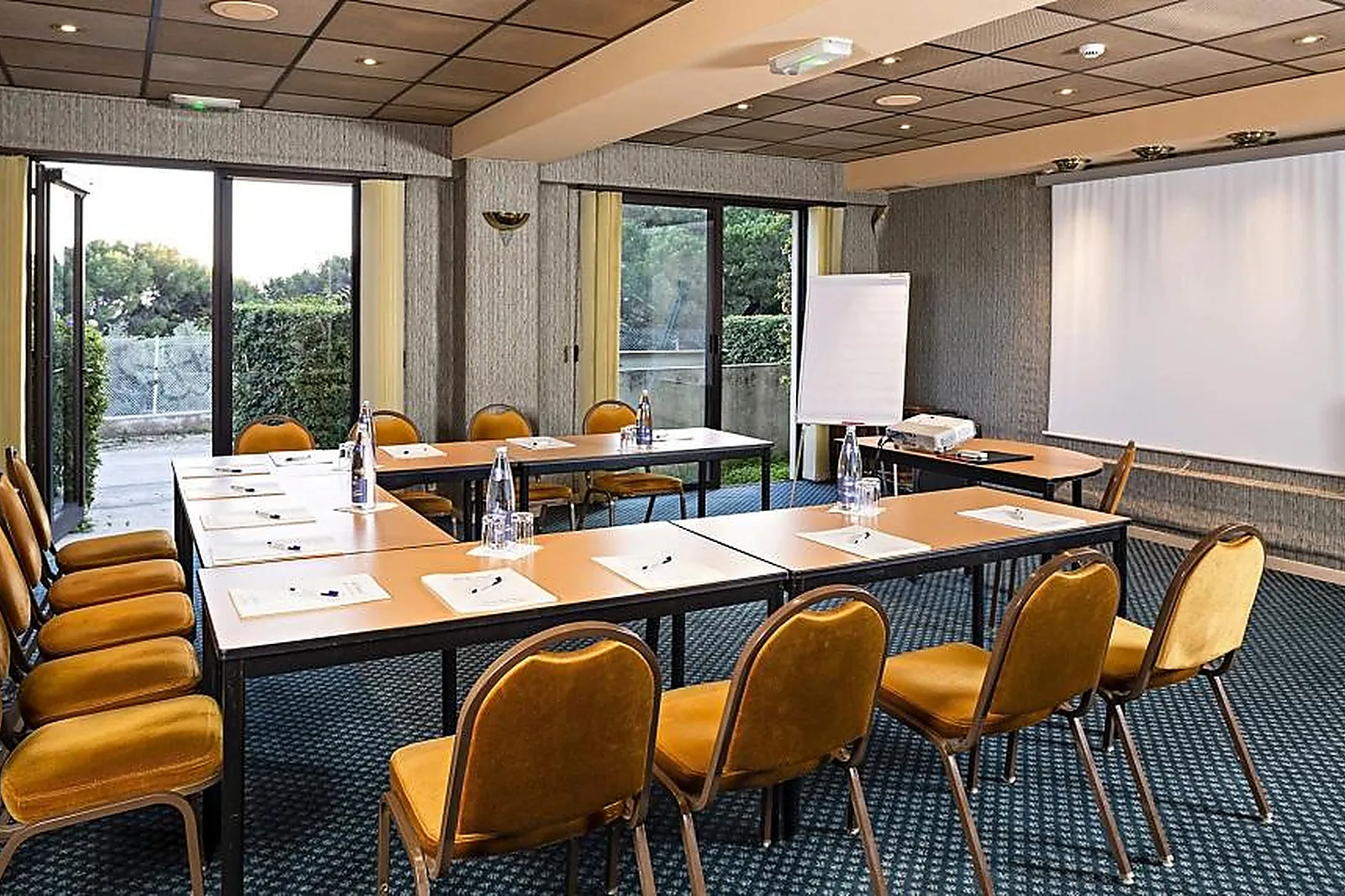 Hôtel, HÔTEL RESTAURANTS LE PROVENÇAL