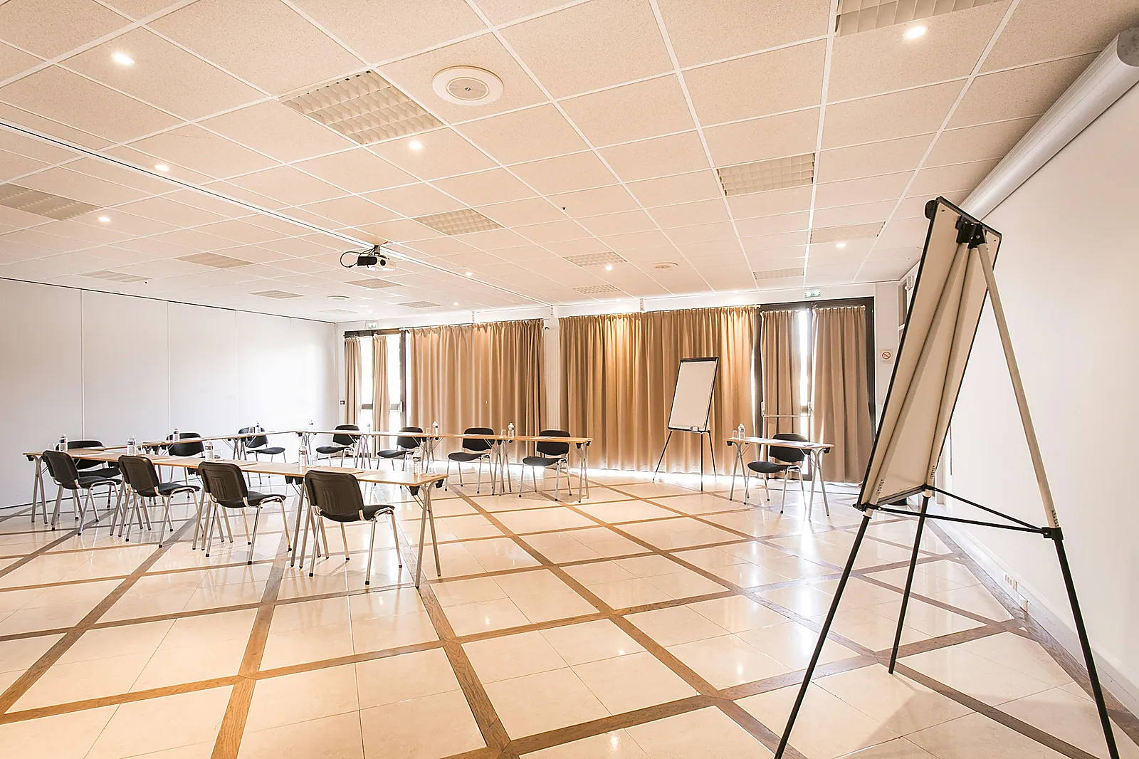 Hôtel, HÔTEL RÉSIDENCE NORMANDY COUNTRY CLUB BELLÊME