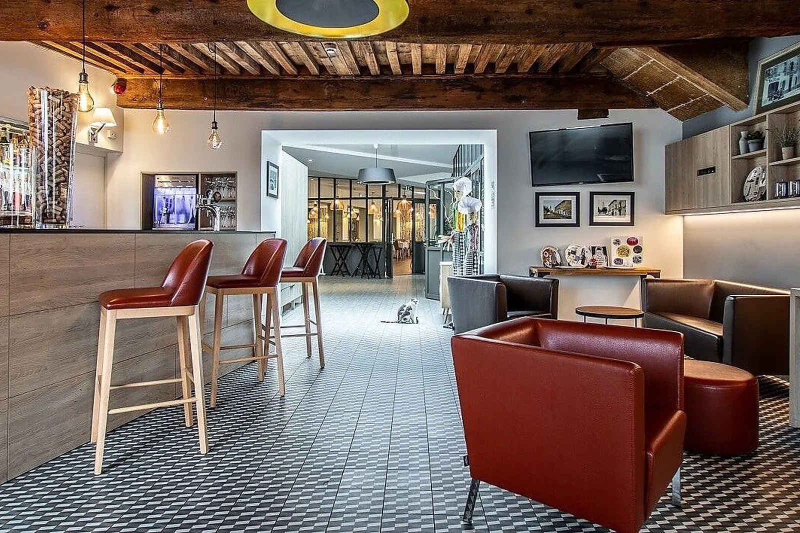 Hôtel, HÔTEL TANTE YVONNE 