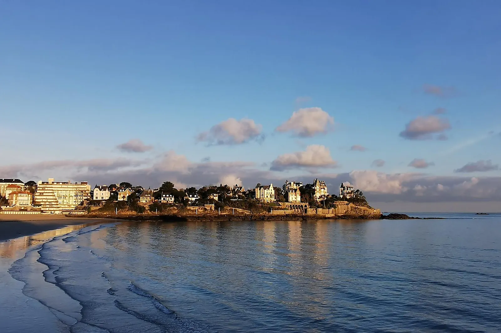 Hôtel, HÔTEL ET RÉSIDENCE LE CRYSTAL
