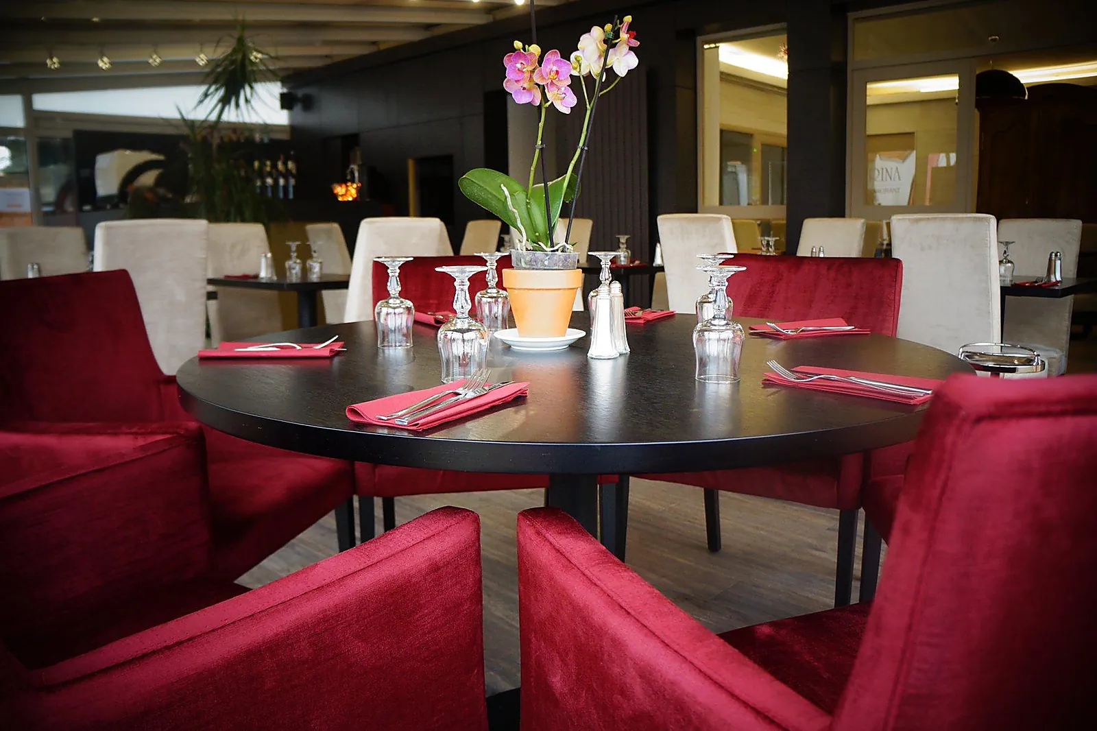 Lieux événementiels, HÔTEL ET STUDIOS LE MARINA