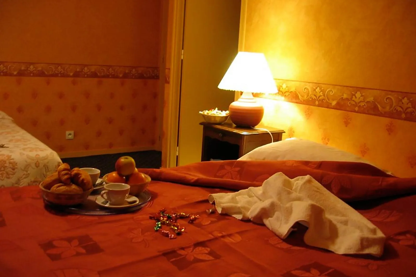 Lieux événementiels, HÔTEL ET STUDIOS LE MARINA