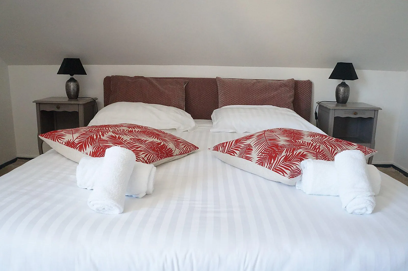 Lieux événementiels, HÔTEL ET STUDIOS LE MARINA