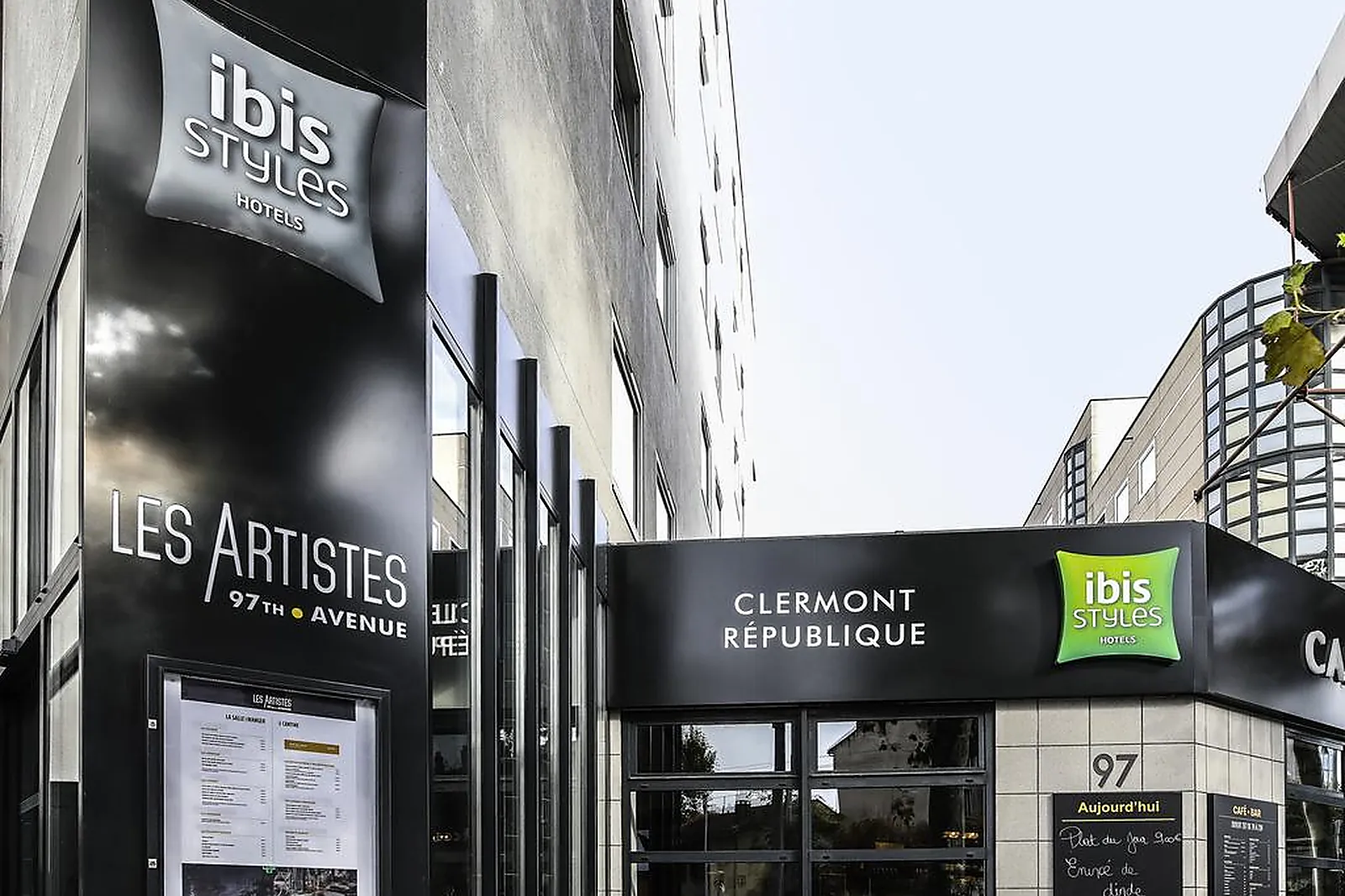 Hôtel, HÔTEL IBIS STYLES CLERMONT-FERRAND RÉPUBLIQUE