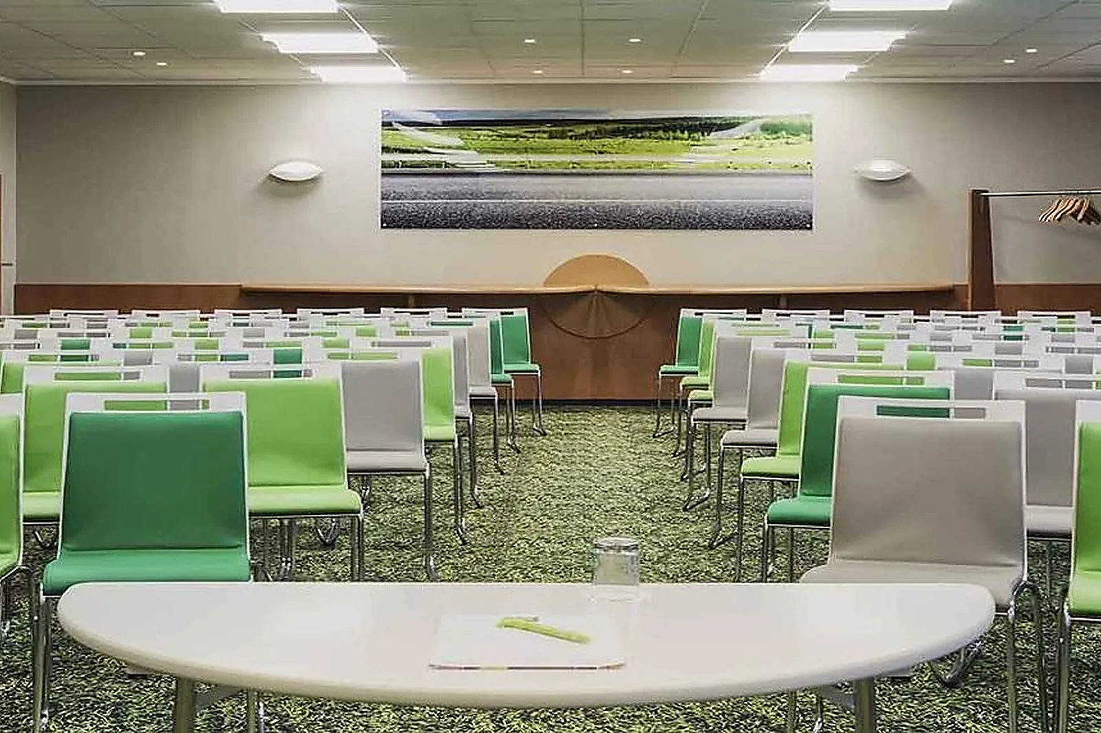 Lieux événementiels, HÔTEL IBIS STYLES MARSEILLE PROVENCE AÉROPORT