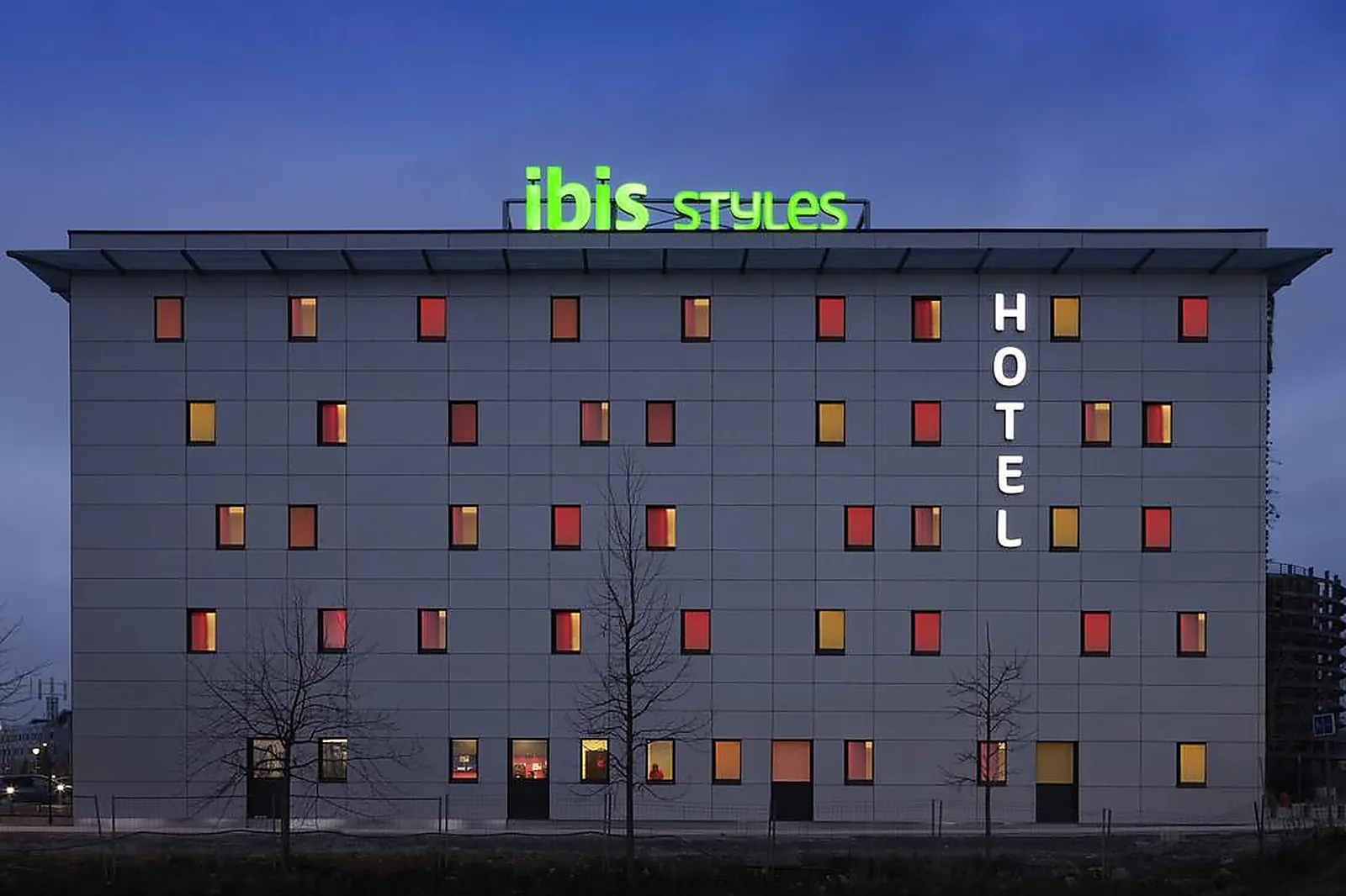 Hôtel, HÔTEL IBIS STYLES ROMANS VALENCE GARE TGV