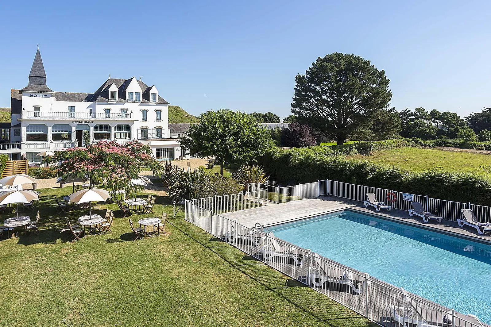 Hôtel, HÔTEL*** RESTAURANT SPA LE TUMULUS