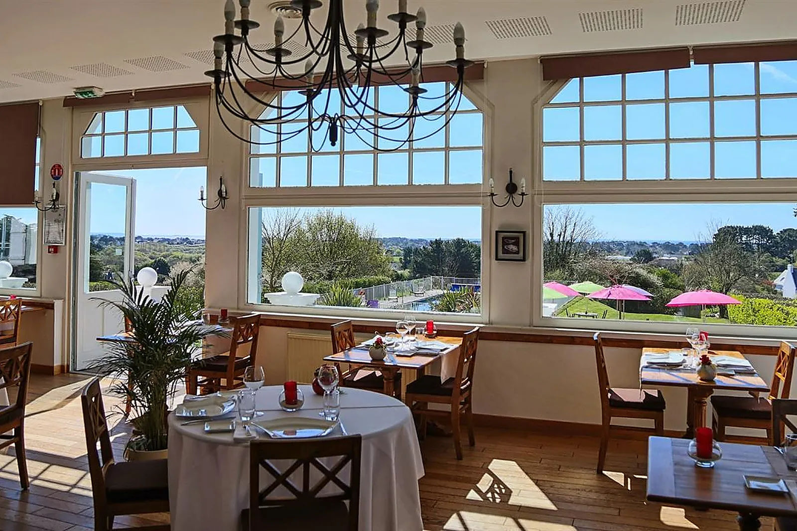 Hôtel, HÔTEL*** RESTAURANT SPA LE TUMULUS