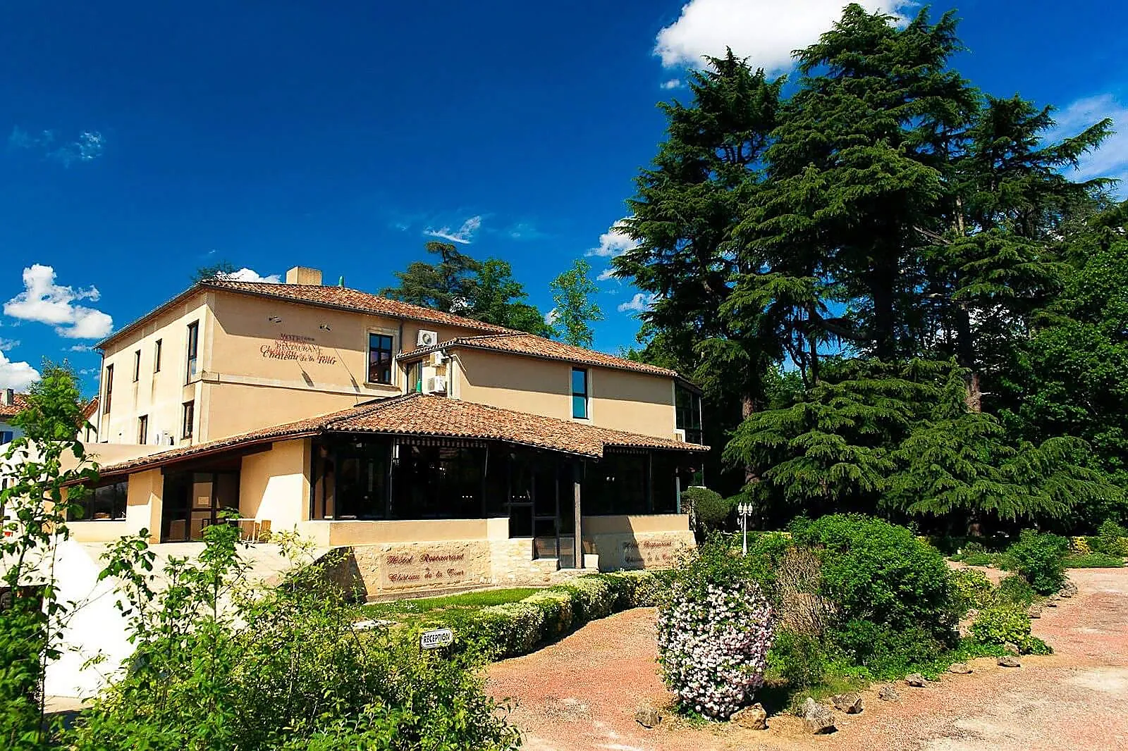 Hôtel, HÔTEL-RESTAURANT DU CHÂTEAU DE LA TOUR