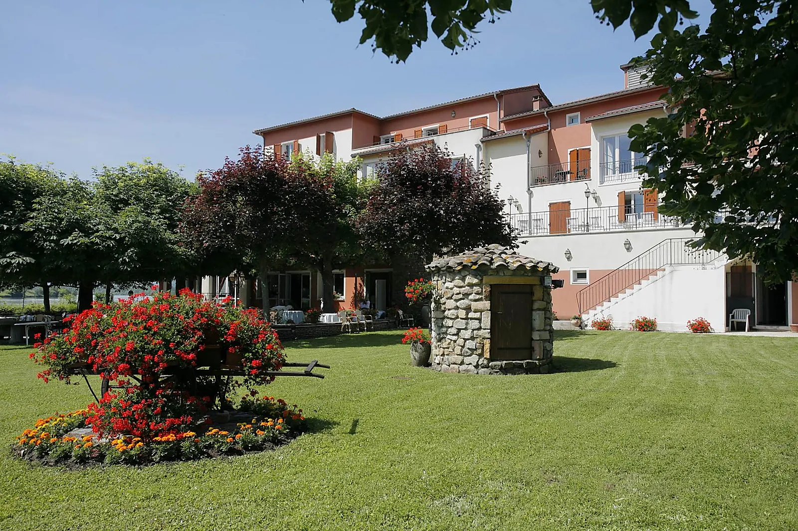 Hôtel, HÔTELLERIE BEAU RIVAGE