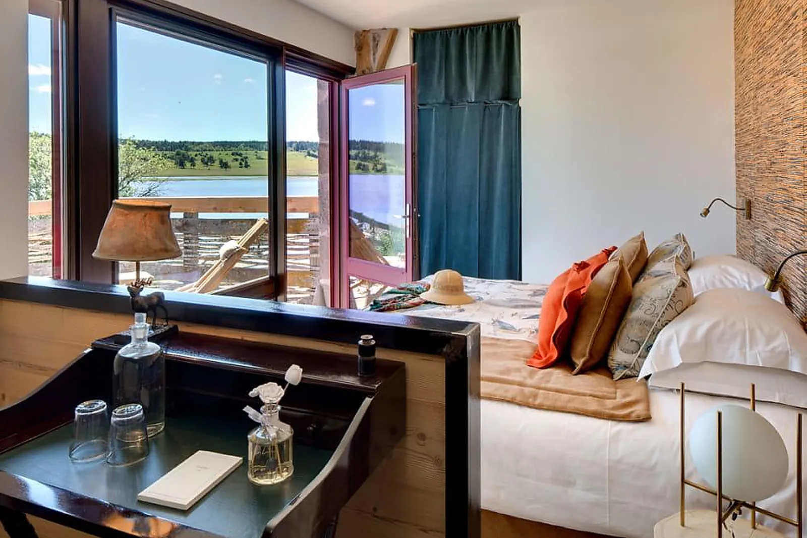 Auvergne-Rhône-Alpes, INSTANTS D'ABSOLU - ECOLODGE & SPA DU LAC DU PÊCHER