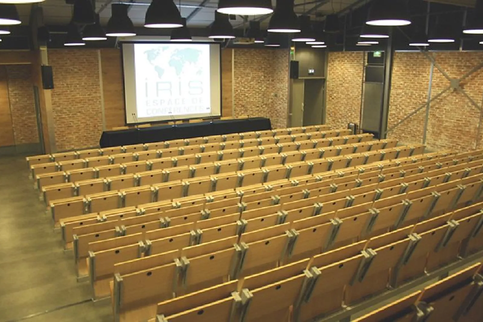 Lieu atypique, INSTITUT DE RELATIONS INTERNATIONALES ET STRATÉGIQUES