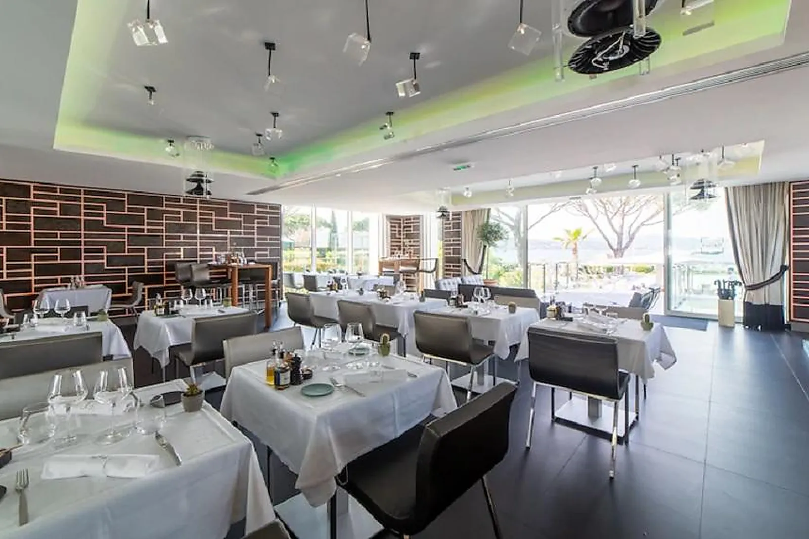 Lieux événementiels, KUBE SAINT TROPEZ HÔTEL