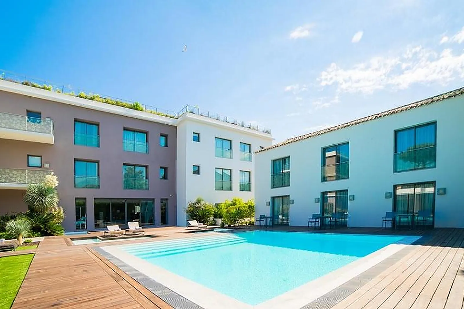 Lieux événementiels, KUBE SAINT TROPEZ HÔTEL