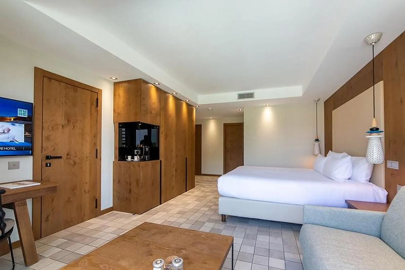 Lieux événementiels, KUBE SAINT TROPEZ HÔTEL