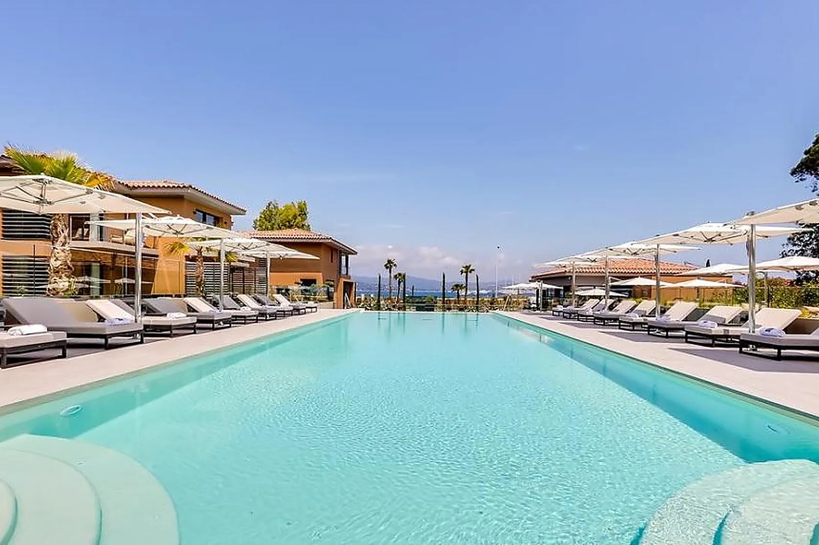 Lieux événementiels, KUBE SAINT TROPEZ HÔTEL
