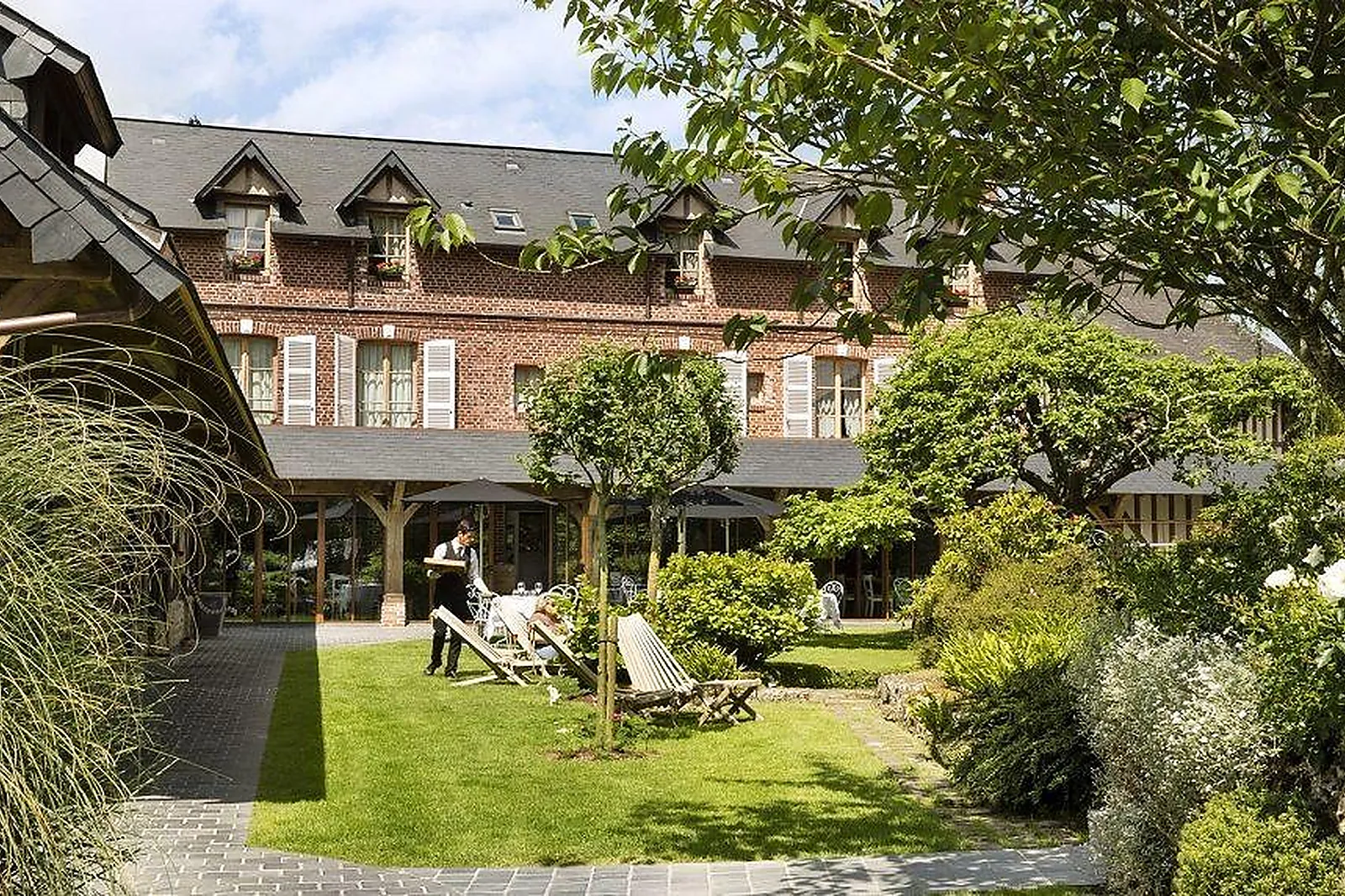 Lieux événementiels, L'AUBERGE DE LA SOURCE