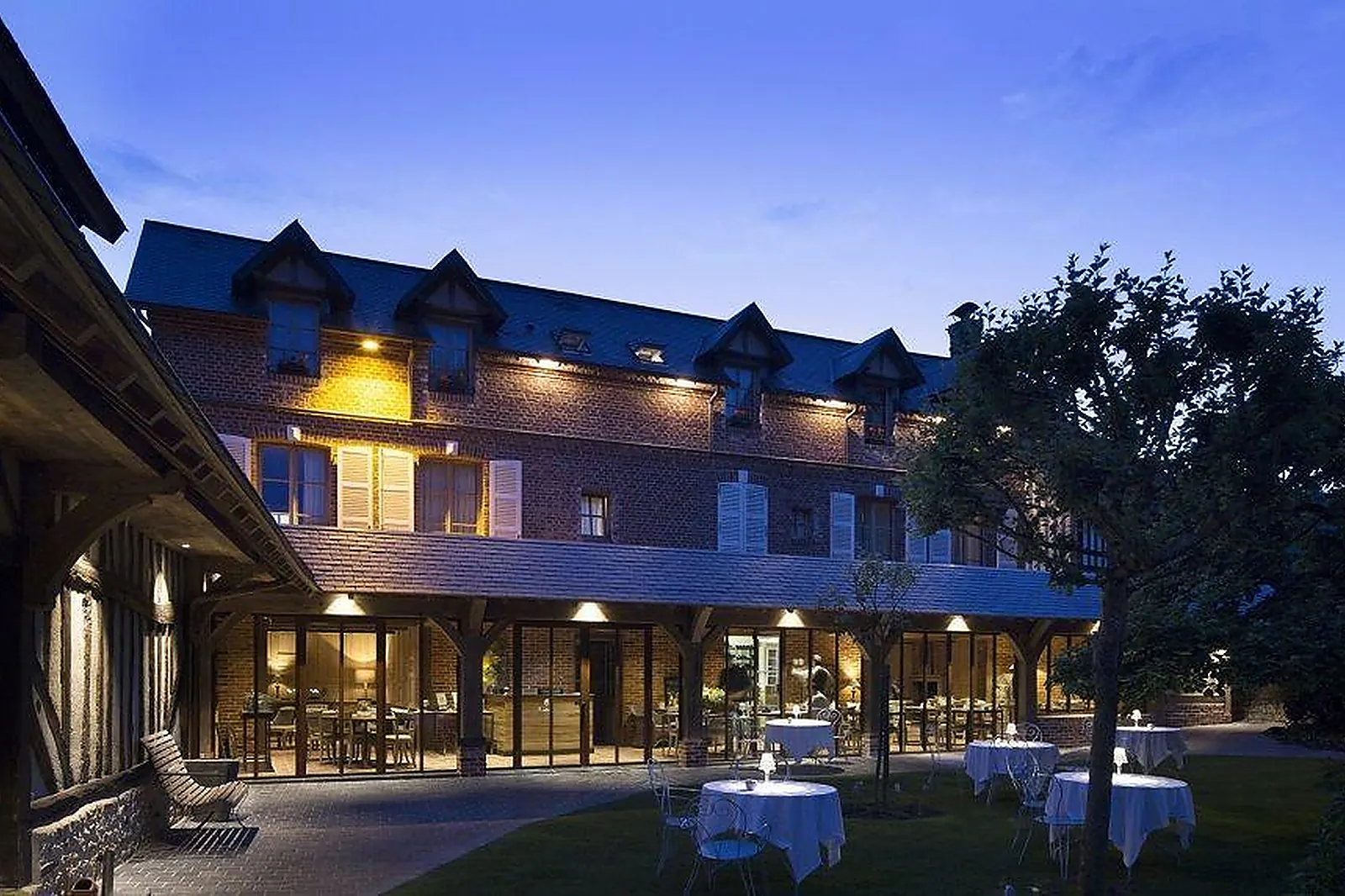 Lieux événementiels, L'AUBERGE DE LA SOURCE