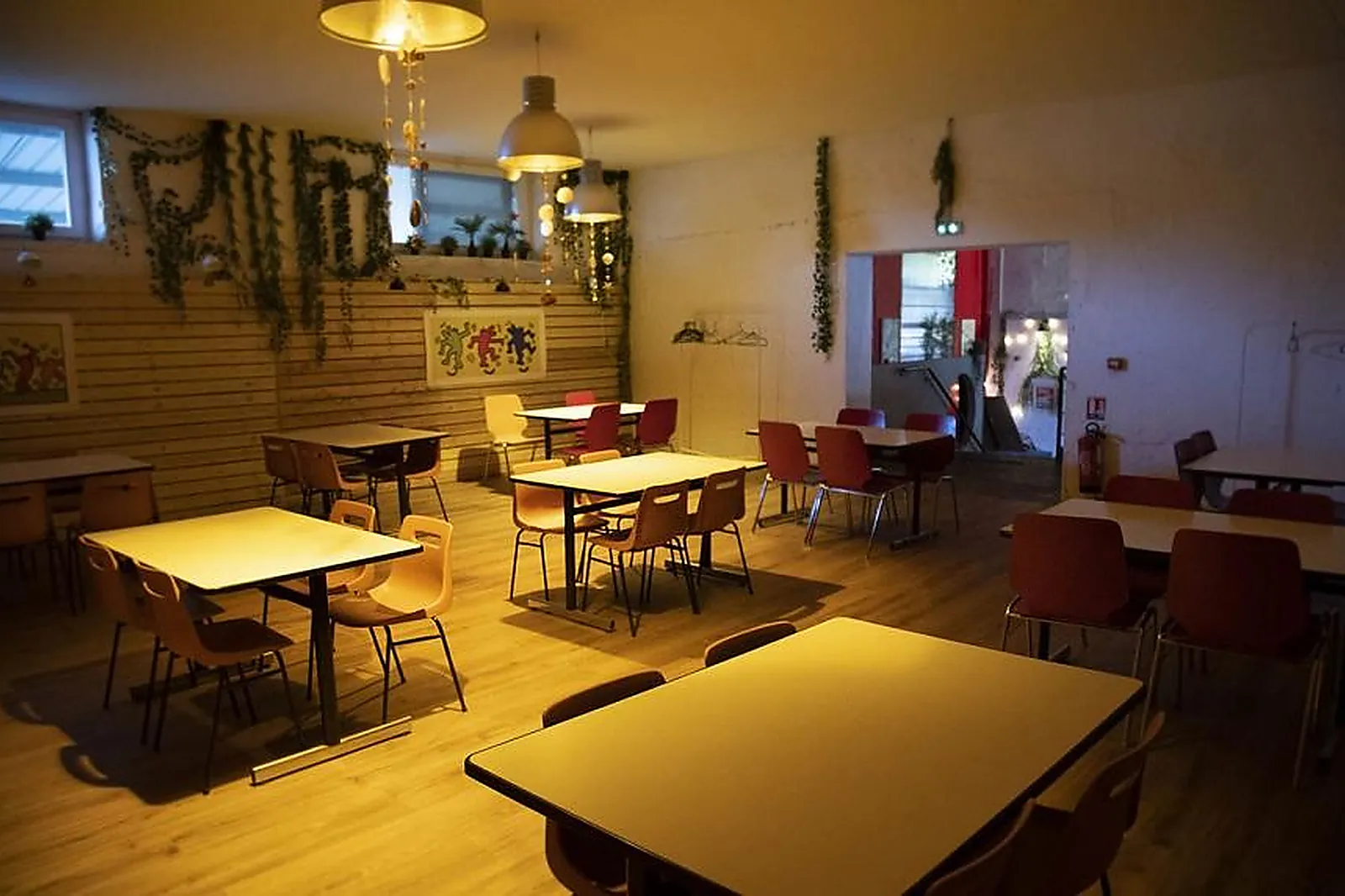 Cafés et Restaurants, L'AÉROGARE